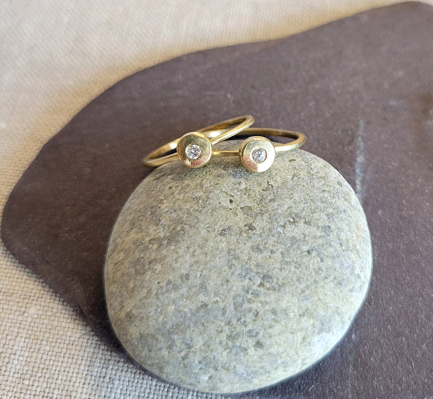 Dot Ring - Gold Diamond